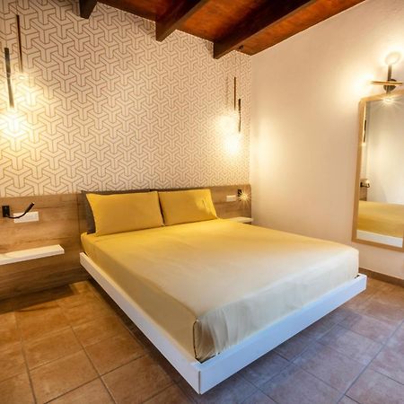 Avenida 12 Hotel Алгеро Екстериор снимка
