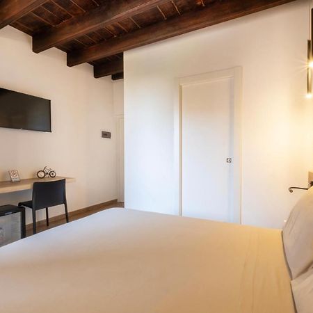 Avenida 12 Hotel Алгеро Екстериор снимка